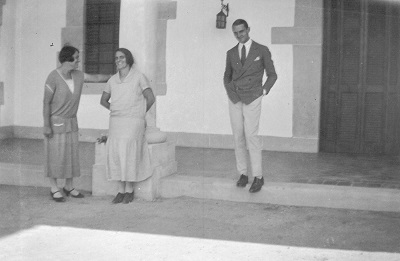 Emma, Delia y Pedrito Figari