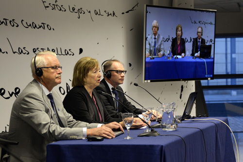 ministra muñoz junto a expertos finlandeses 
