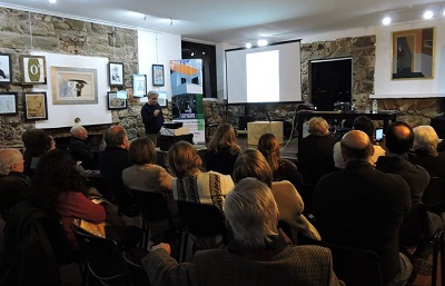 Thiago Rocca en conferencia sobre las obras de Pedro Figari, las quitanderas