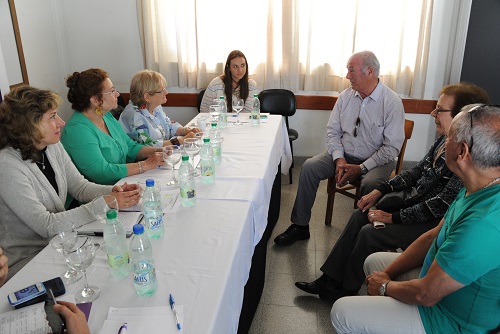 Autoridades ministeriales en entrevista con integrantes del Club de Abuelos