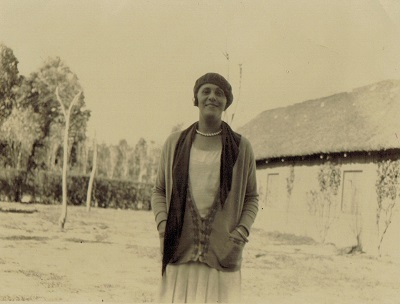 María Elena en la chacra del Sr. Morquio, 21 febrero 1929. Archivo Museo Figari.