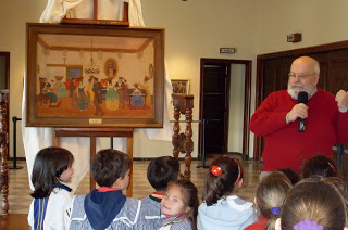 Alfredo Torres conversa con alumnos del Jardín Nº 108 con motivo de la exposición en homenaje a Pedro Figari que se realizó en el Teatro Municipal  de Rivera en 2008.