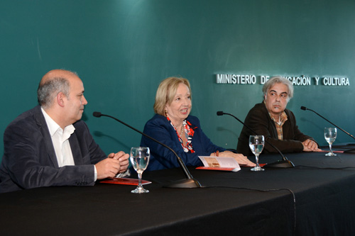 Autoridades durante la presentación de la muestra