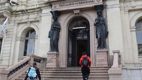 Fachada de la Facultad de Medicina