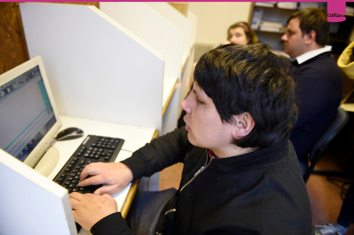 niño en pc