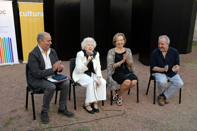 Autoridades durante la premiación