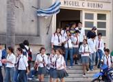Estudiantes en la puerta del liceo