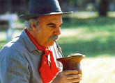 tomando mate