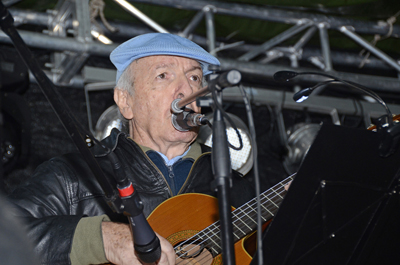 Actuación de Daniel Viglietti