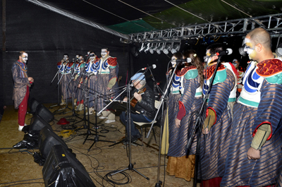 Actuación de murga Agarrate Catalina