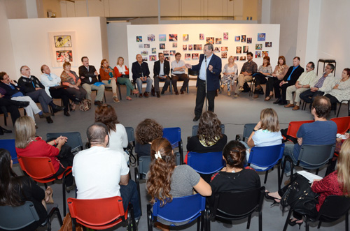 Ministro Ehrlich exponiendo en reunión de cultura