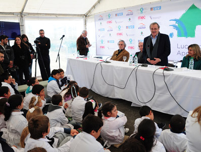 Ehrlich en inauguración de Luces para Aprender