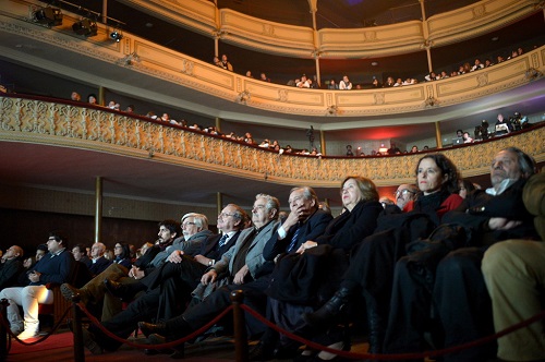 Autoridades en el teatro