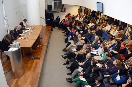 Público en Torre Ejecutiva