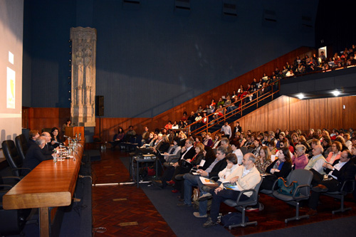 Educadores de todo el país en el simposio