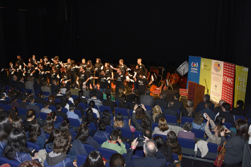 Jovenes durante presentación