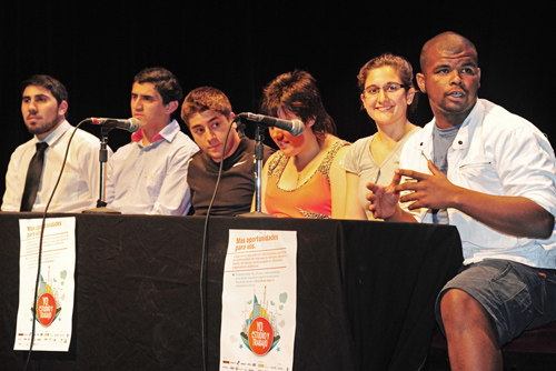 jóvenes en el encuentro