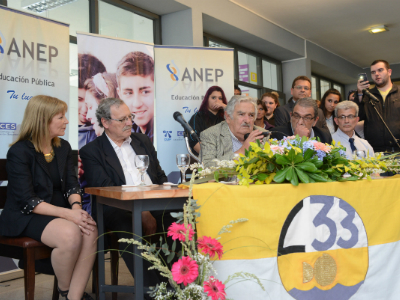 Autoridades en la inauguración Liceo 33