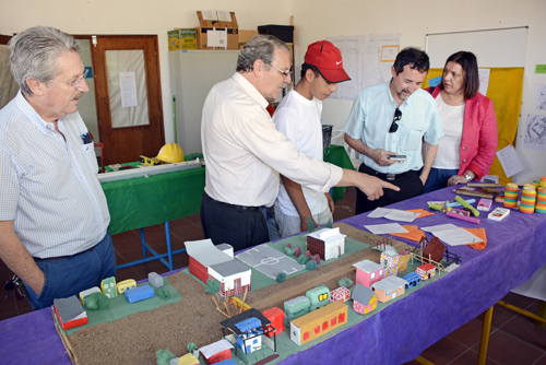 Jóvenes con el ministro