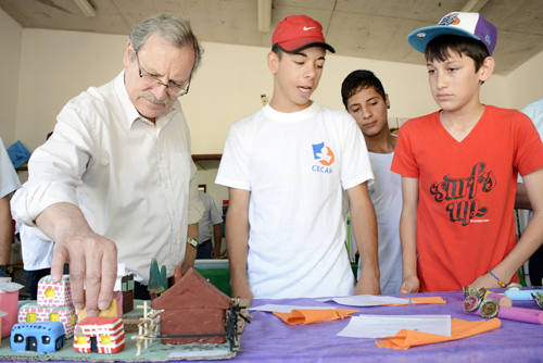 Ehrlich con jóvenes de CECAP