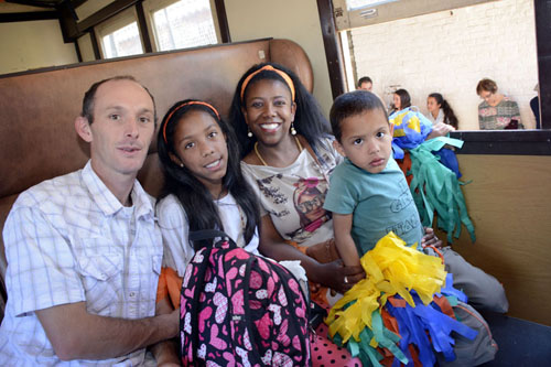 Familia en tren