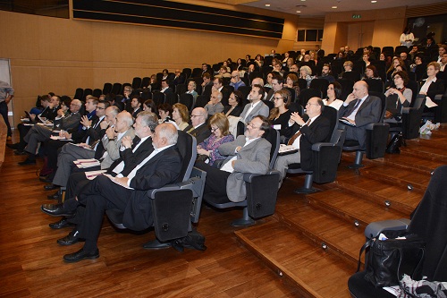 Público en foro