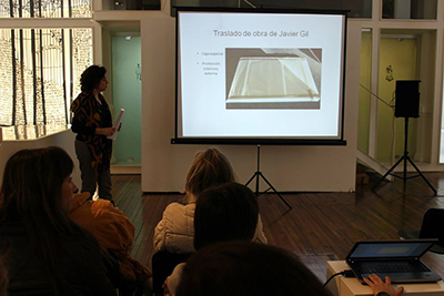 Alicia Barreto dando una charla en el Museo Figari