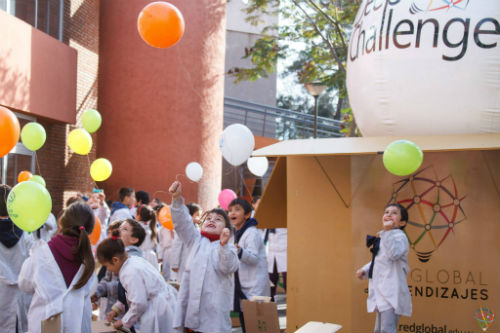 Niños con globos