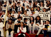 niños en el auditorio