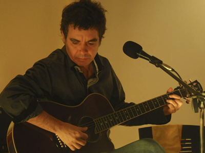 Cabrera tocando en el Museo Figari