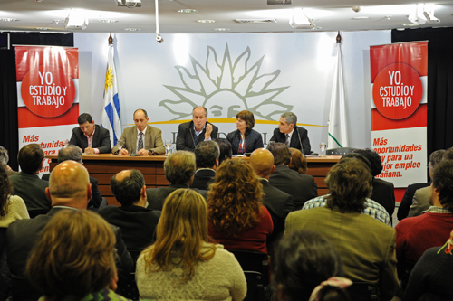 Autoridades en lanzamiento del programa