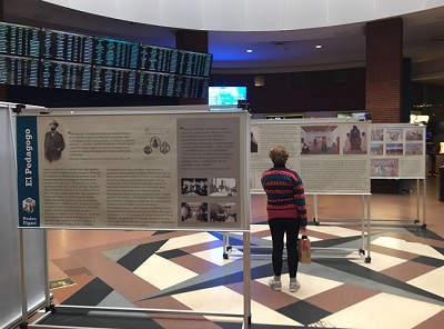 Exhibición en el hall de la terminal Tres Cruces