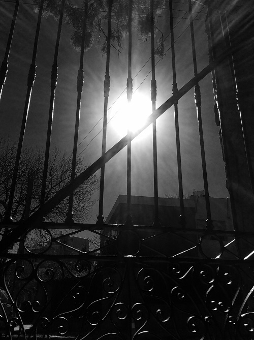 ventana con rejas