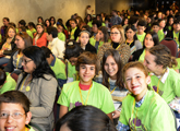 niños en entrega de premios Unesco