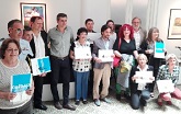 Representantes de los museos recibiendo la certificación